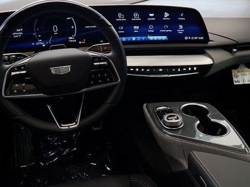Used 2025 Cadillac Optiq Sport 2 w/ LPO, Floor Liner Package AWD/4WD image 22