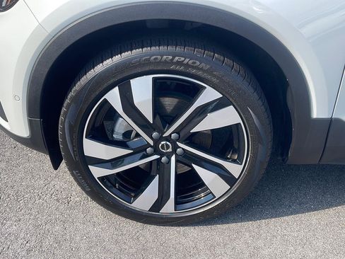 Used 2023 Volvo XC40 B5 Ultimate w/ Protection Package Premier AWD/4WD image 12
