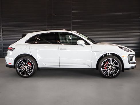 Certified 2023 Porsche Macan S image 11