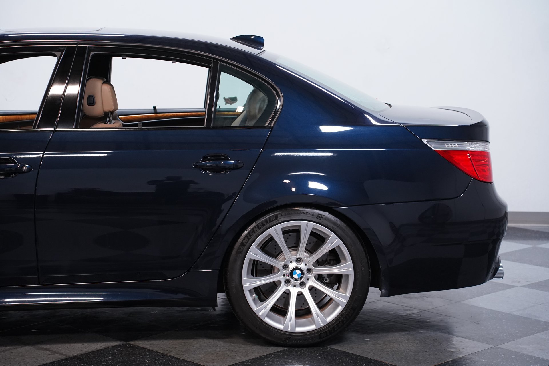 Used 2010 BMW M5 RWD image 20