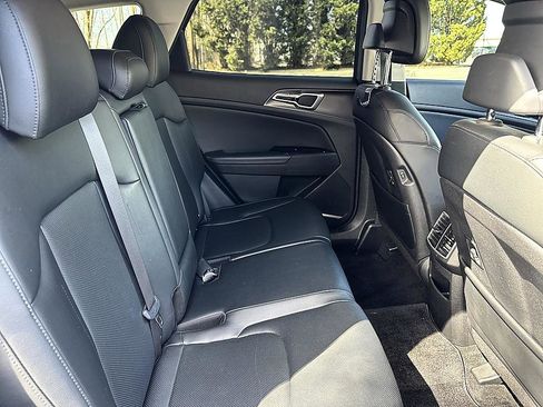 Used 2023 Kia Sportage EX image 11