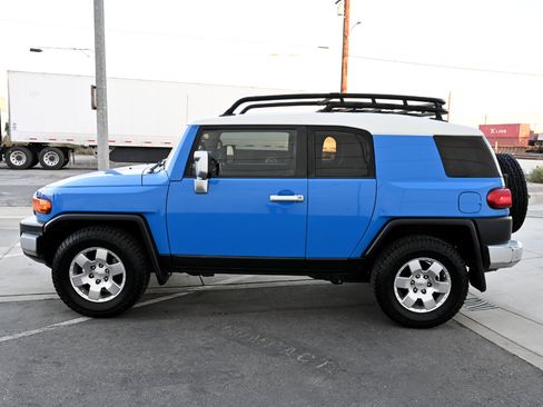 Used 2008 Toyota FJ Cruiser 2WD image 4