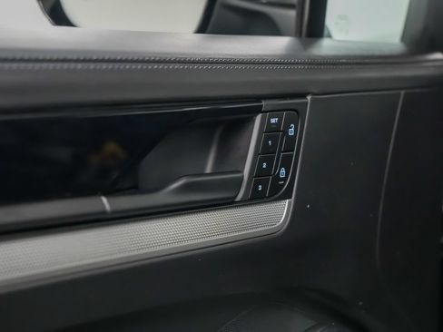 Certified 2024 Porsche Cayenne AWD/4WD image 21