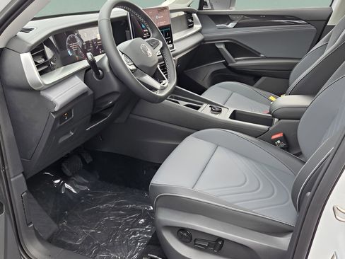 New 2026 Volkswagen Tiguan SE AWD/4WD image 11
