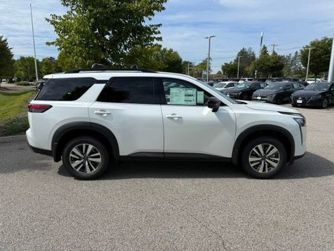 New 2026 Nissan Pathfinder SL AWD/4WD image 4