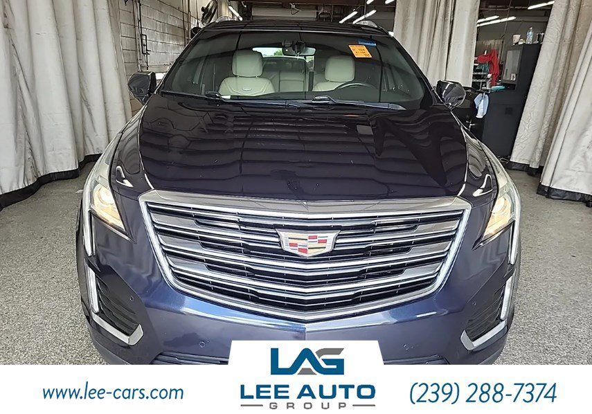 Used 2017 Cadillac XT5 Luxury FWD image 1