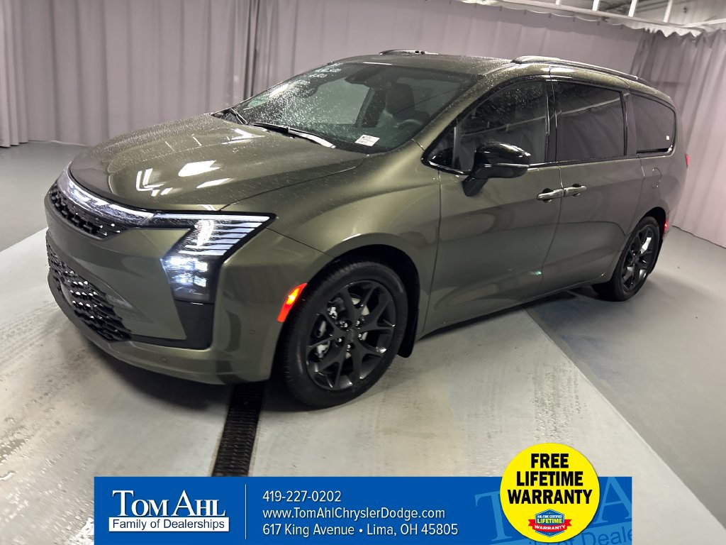 New 2027 Chrysler Pacifica Limited FWD image 3