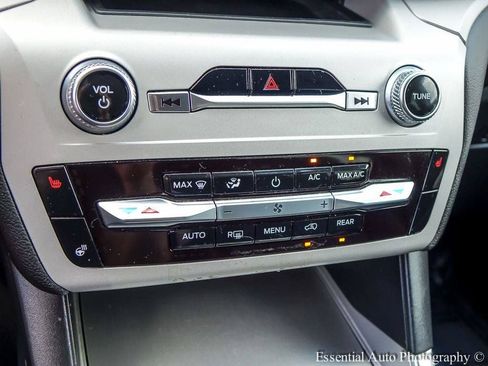 Used 2024 Ford Explorer XLT w/ Equipment Group 202A AWD/4WD image 19
