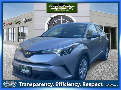 Used 2019 Toyota C-HR XLE FWD image 1