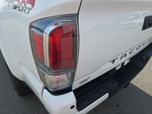 Used 2022 Toyota Tacoma TRD Sport w/ Technology Package AWD/4WD image 35