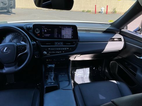 Used 2022 Lexus ES 300h w/ Premium Package image 16
