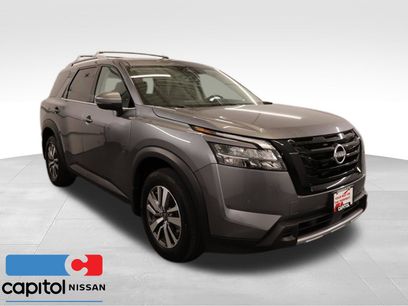 Certified 2025 Nissan Pathfinder SL w/ Black Appearance Package