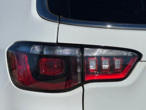 Used 2023 Jeep Compass Latitude image 11