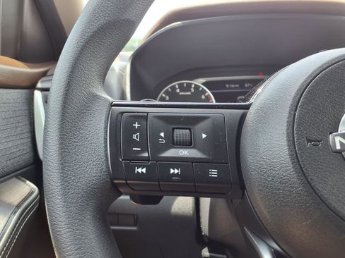 Used 2023 Nissan Rogue SV FWD image 10