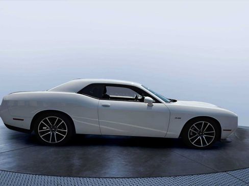 Used 2023 Dodge Challenger R/T RWD image 7