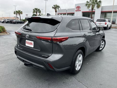 Used 2023 Toyota Highlander LE AWD/4WD image 5