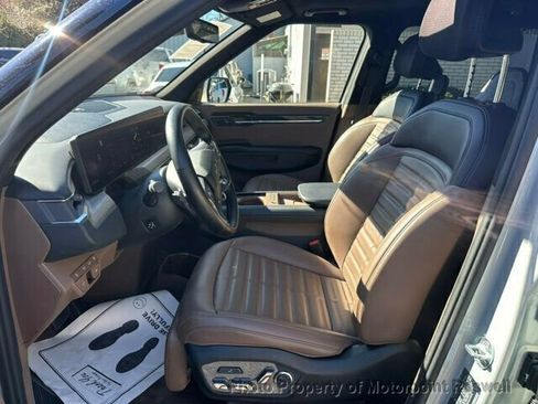 Used 2024 Kia EV9 Land w/ Towing Package image 8