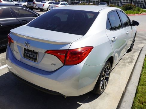 Used 2017 Toyota Corolla SE FWD image 5