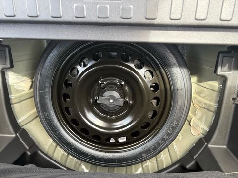 Used 2024 GMC Terrain SLE w/ Driver Convenience Package image 58