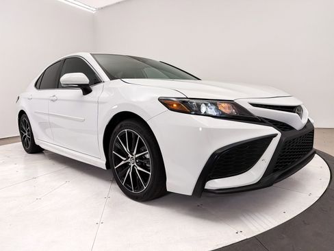 Used 2024 Toyota Camry SE w/ Audio Upgrade Package image 10