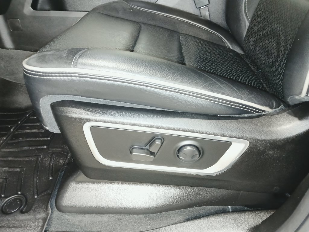 Used 2022 RAM 1500 Laramie AWD/4WD image 17