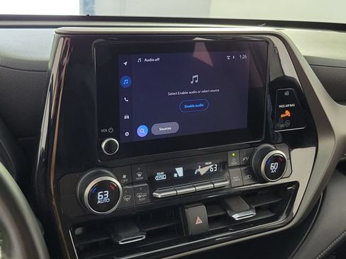 Used 2023 Toyota Highlander LE FWD image 28