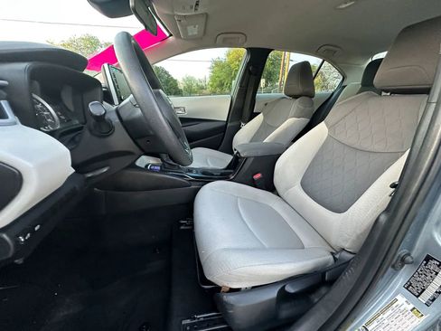 Used 2021 Toyota Corolla LE image 9