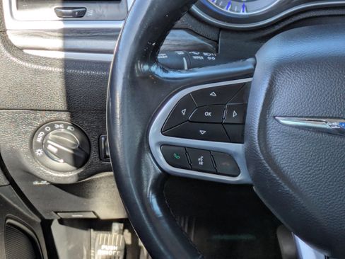 Used 2021 Chrysler 300 Touring image 22