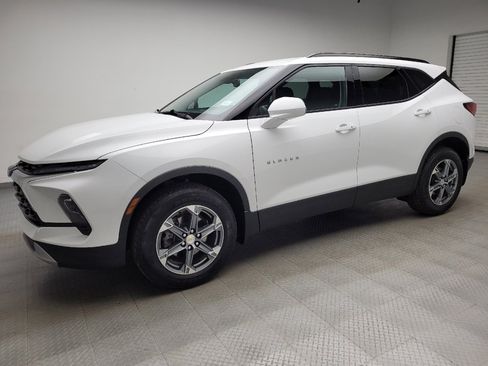 Used 2024 Chevrolet Blazer LT w/ Convenience Package FWD image 2