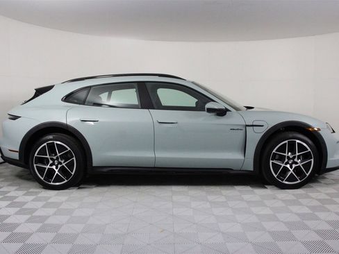Used 2025 Porsche Taycan 4 Cross Turismo image 8