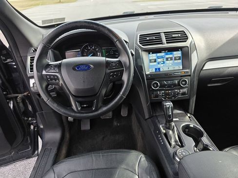 Used 2017 Ford Explorer XLT w/ Equipment Group 202A image 20