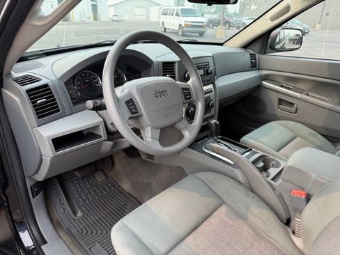 Used 2007 Jeep Grand Cherokee Laredo w/ Cargo Convenience Group AWD/4WD image 12