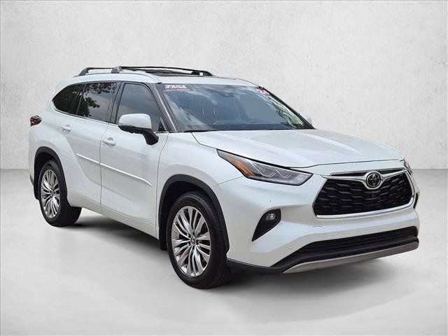 Used 2024 Toyota Highlander Platinum AWD/4WD image 3