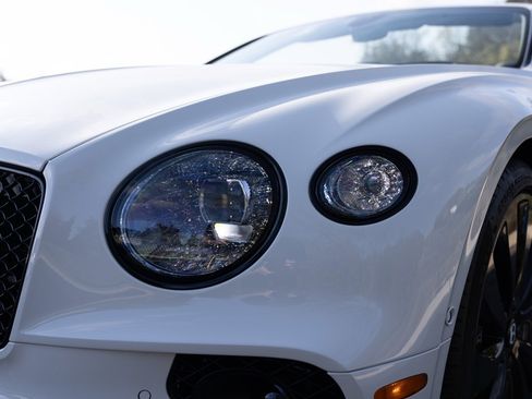 Used 2024 Bentley Continental GT image 16