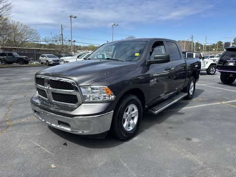 Used 2022 RAM 1500 Classic SLT image 5