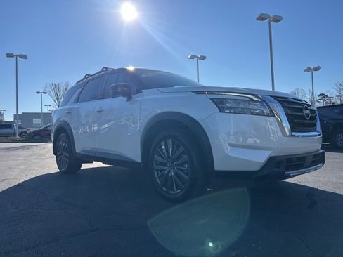 Used 2024 Nissan Pathfinder SL w/ SL Premium Package image 3