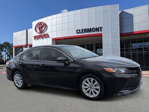Used 2018 Toyota Camry LE FWD image 1
