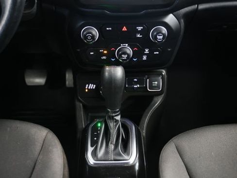 Used 2021 Jeep Renegade Latitude AWD/4WD image 37