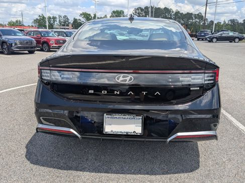 New 2025 Hyundai Sonata Limited FWD image 5