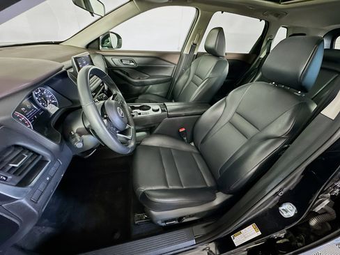 Used 2023 Nissan Rogue SV w/ SV Premium B Package image 13