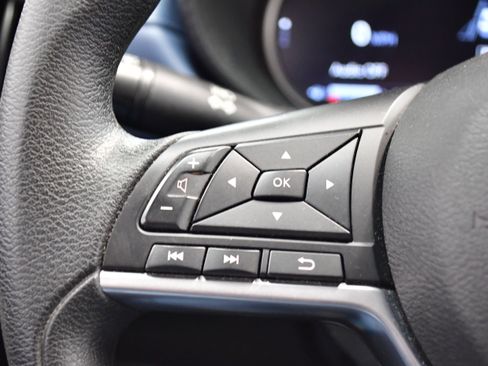 Used 2025 Nissan Versa SV image 21