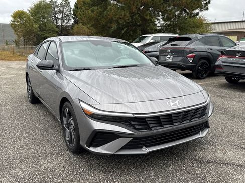 New 2025 Hyundai Elantra SEL image 7