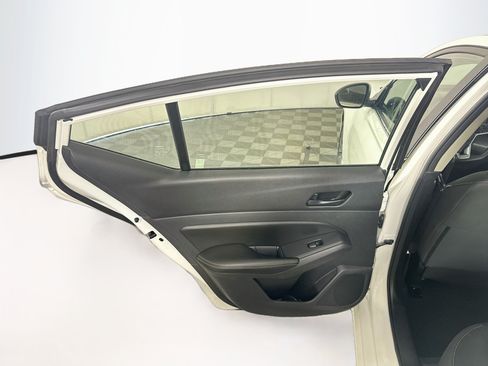 Used 2024 Nissan Altima 2.5 SV FWD image 25