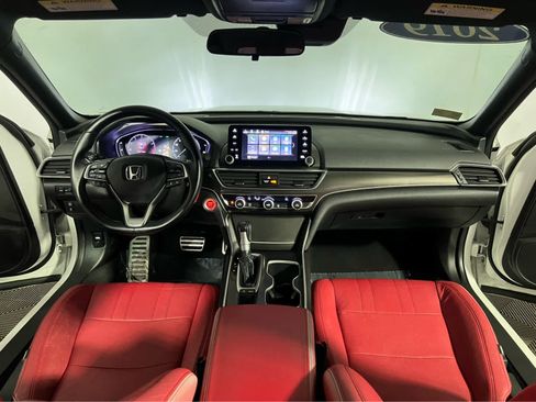 Used 2019 Honda Accord Sport image 10