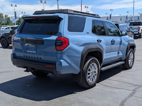 Used 2025 Toyota 4Runner SR5 AWD/4WD image 3