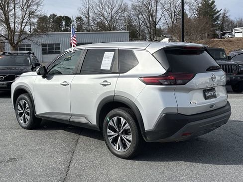 Used 2023 Nissan Rogue SV image 8