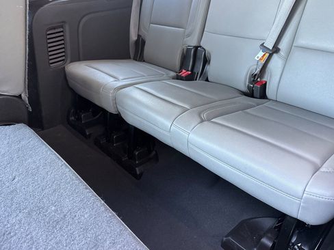 Used 2024 Chevrolet Suburban LT AWD/4WD image 19