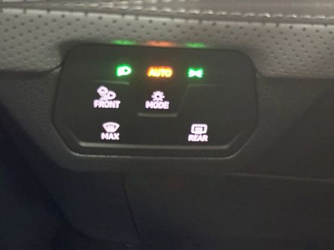 Used 2025 Volkswagen Atlas Peak Edition SE image 19