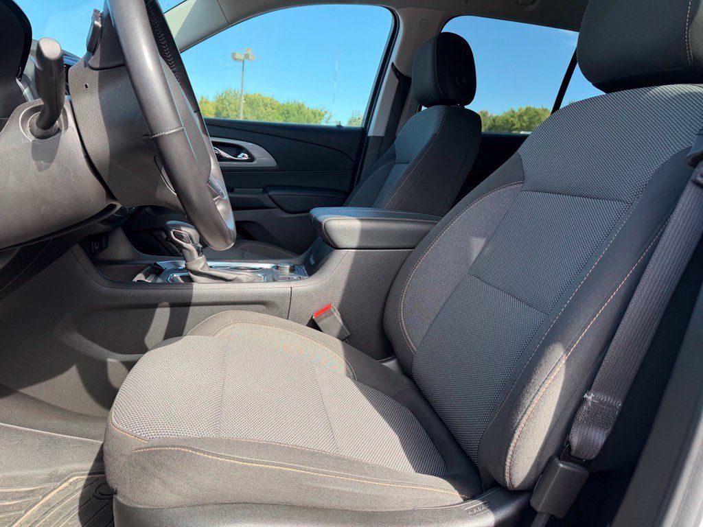 Used 2021 Chevrolet Traverse LT FWD image 9