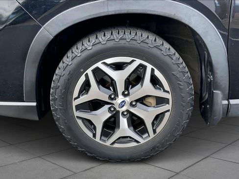 Used 2020 Subaru Forester Premium image 11